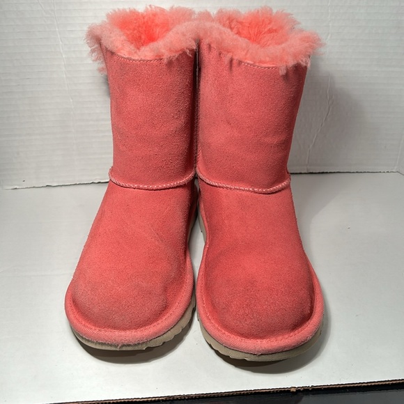 UGG Big Kids Bailey Zip Short Boots Pink Rose Size 4. - Picture 2 of 12